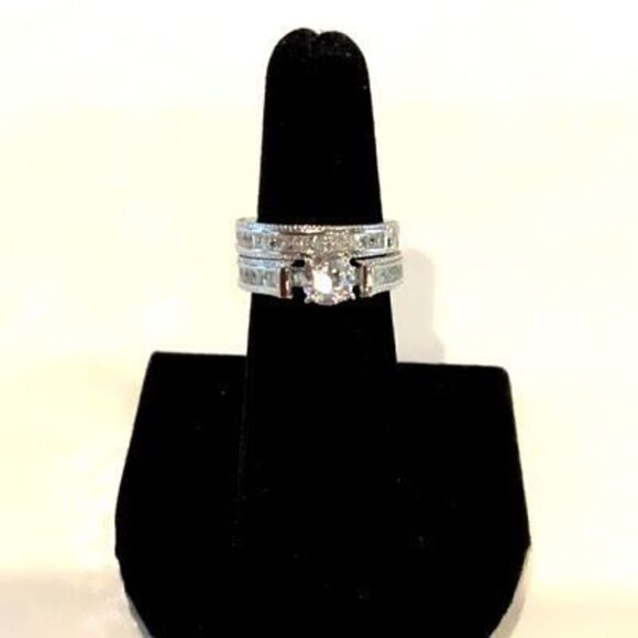 Beautiful Wedding Ring  - Picture 1 of 4